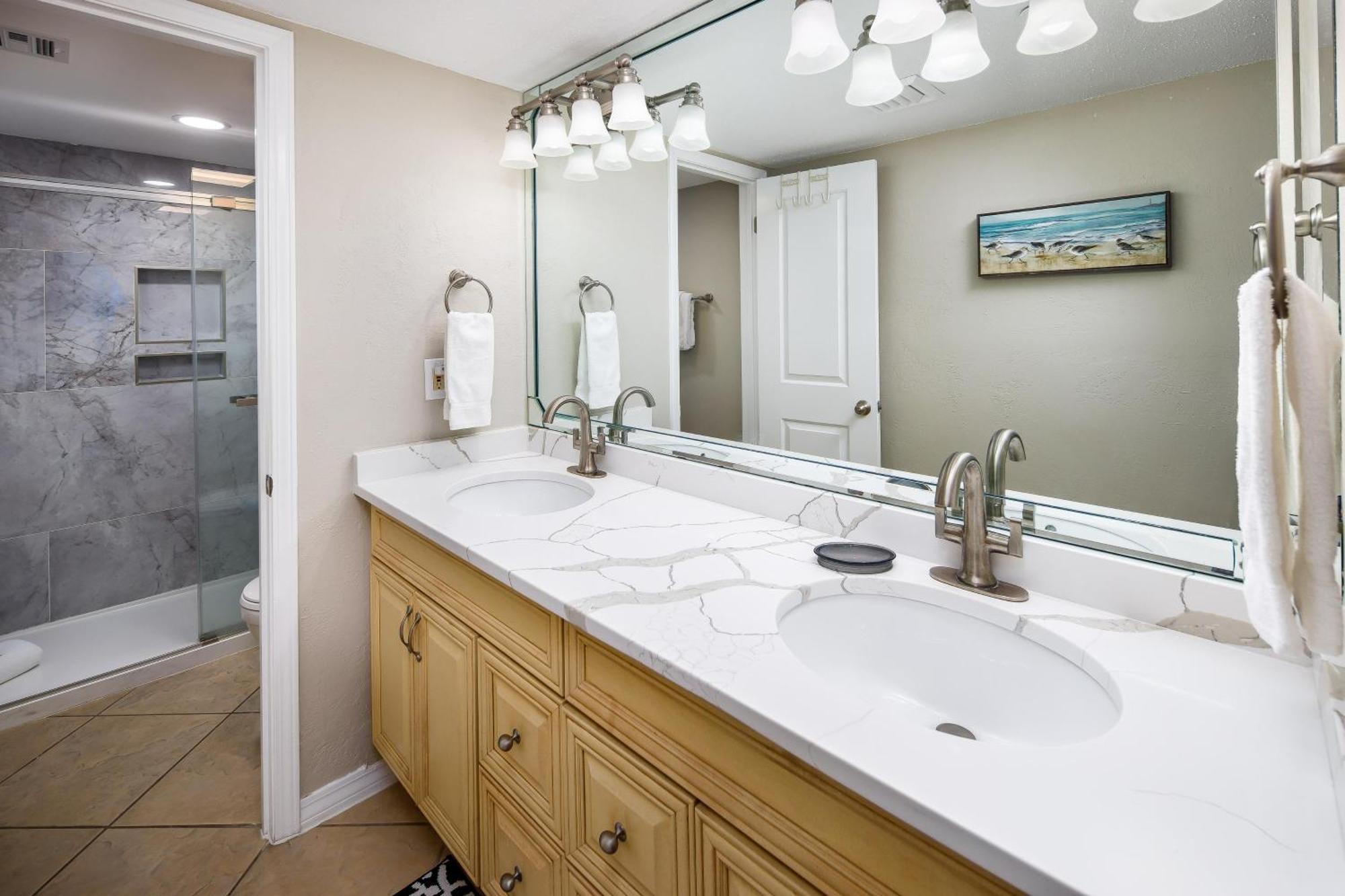 Nautilus 1201 - Gulf Front 2 Bedroom Huge Wrap Around Balcony 2Nd Floor! Fort Walton Beach Eksteriør billede